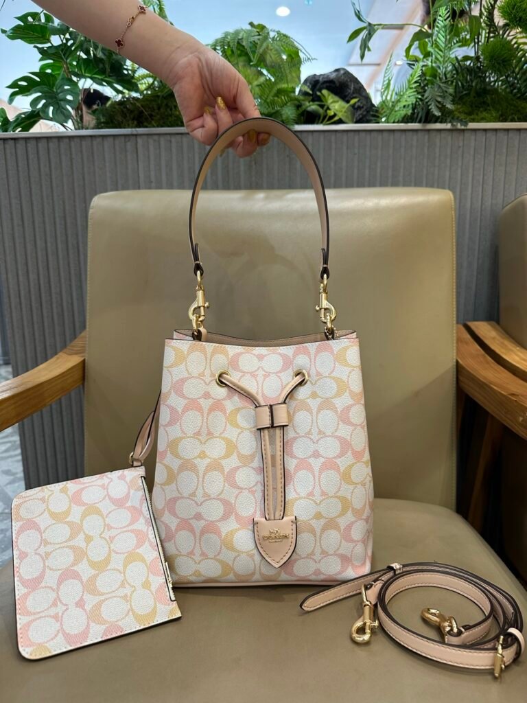 Bolsa Coach –  Rowan Bucket (Rosa y Blanco)