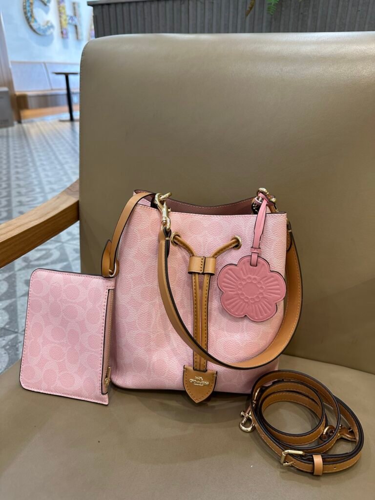 Bolsa Coach –  Rowan Bucket (Rosa Pastel)