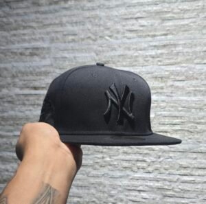 Gorra New Era – New York Yankees Blackbird Side Patch (negro & rojo)